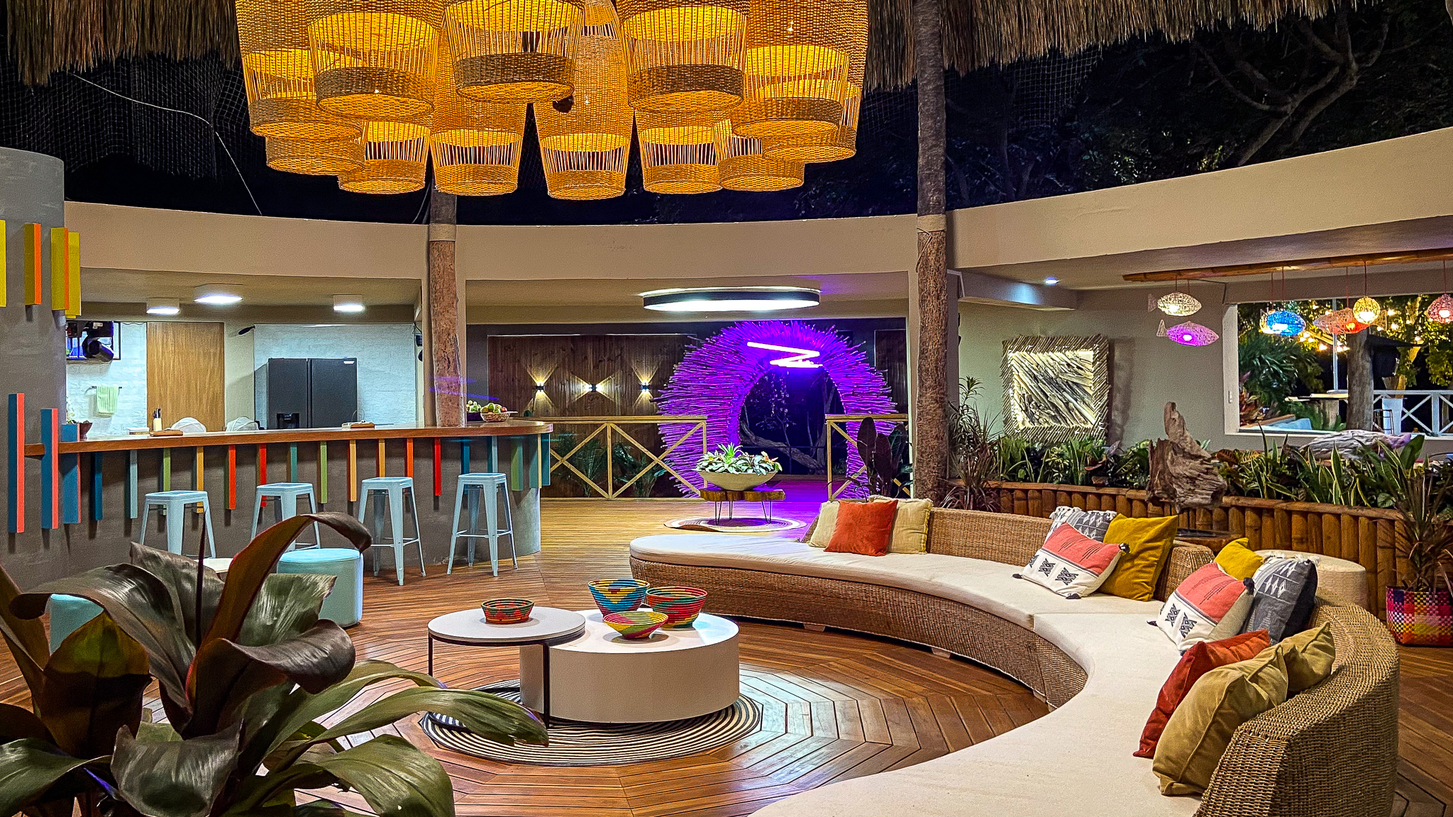 Circular lounge with wicker pendants