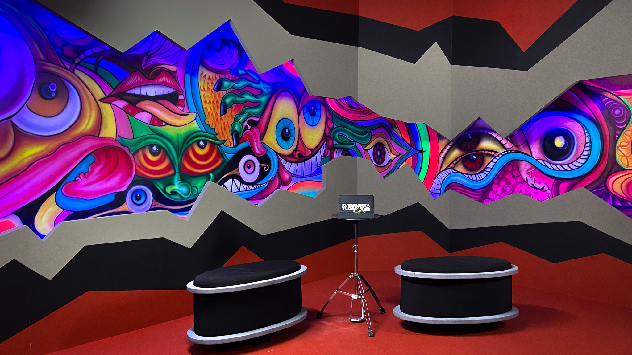 Psychedelic confession room